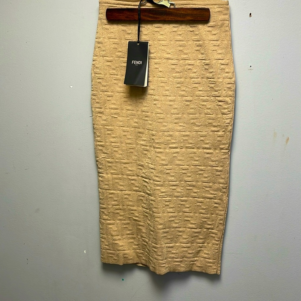 FENDI
FF-motif pencil skirt with metallic threading and signature pattern.